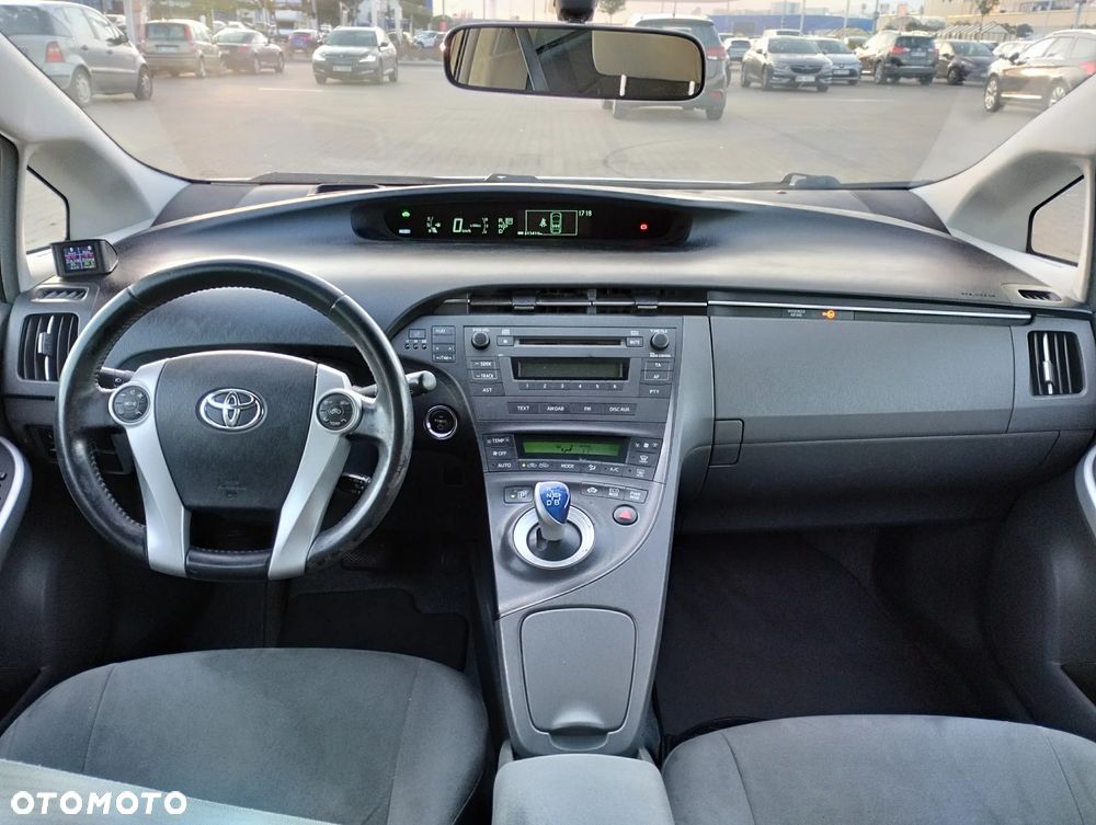 Toyota Prius (Hybrid) - 8