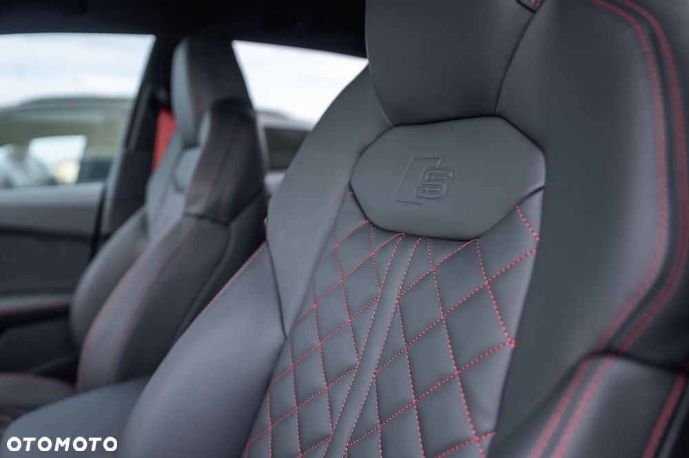 Audi SQ8 - 8