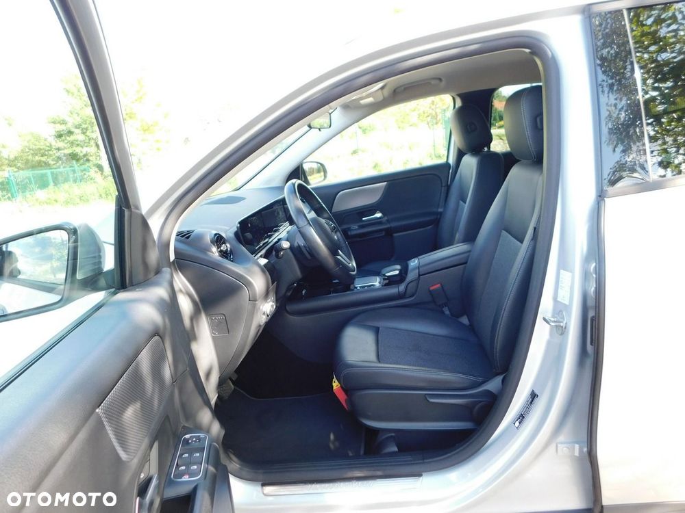 Mercedes-Benz GLA - 13