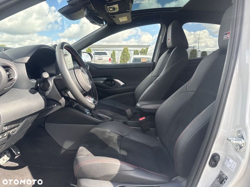Toyota Yaris Hybrid 1.5 GR Sport - 18