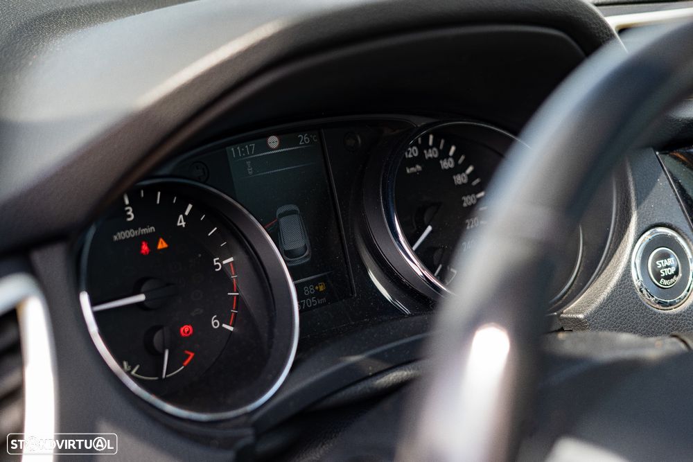 Nissan Qashqai 1.5 dCi N-Connecta 18 - 14