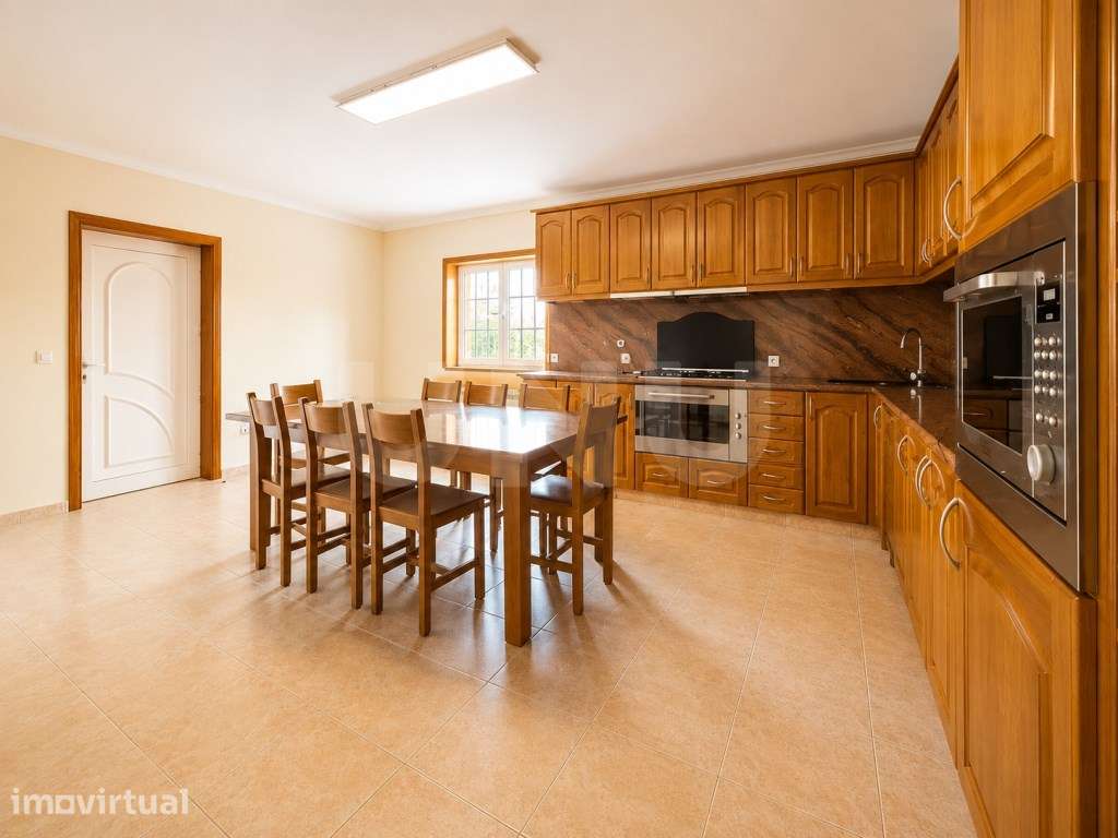 Moradia T3+1 Renovada c/ Garagem 6+ Carros | Terreno 1.080 m2 - Canedo - Grande imagem: 2/28