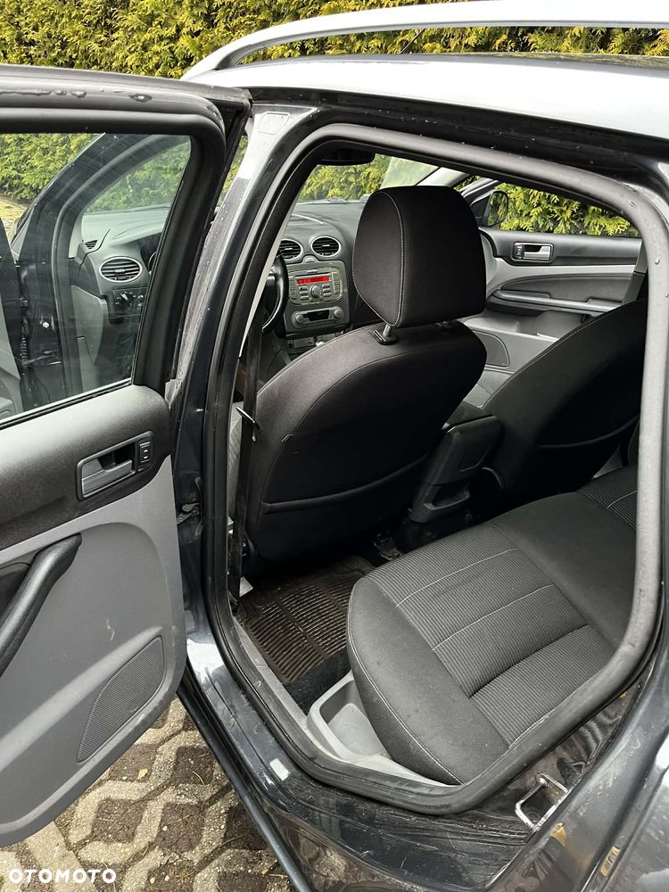 Ford Focus 1.8 FF Trend - 22