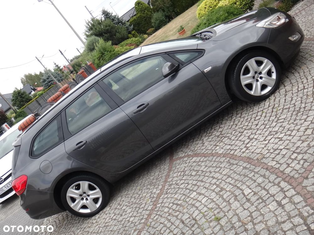 Opel Astra 1.6 Innovation - 22