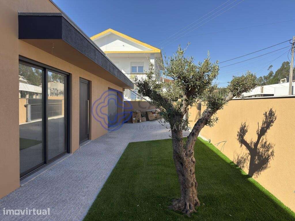 Moradia T3 térrea nova  em Escapães - Grande imagem: 4/45