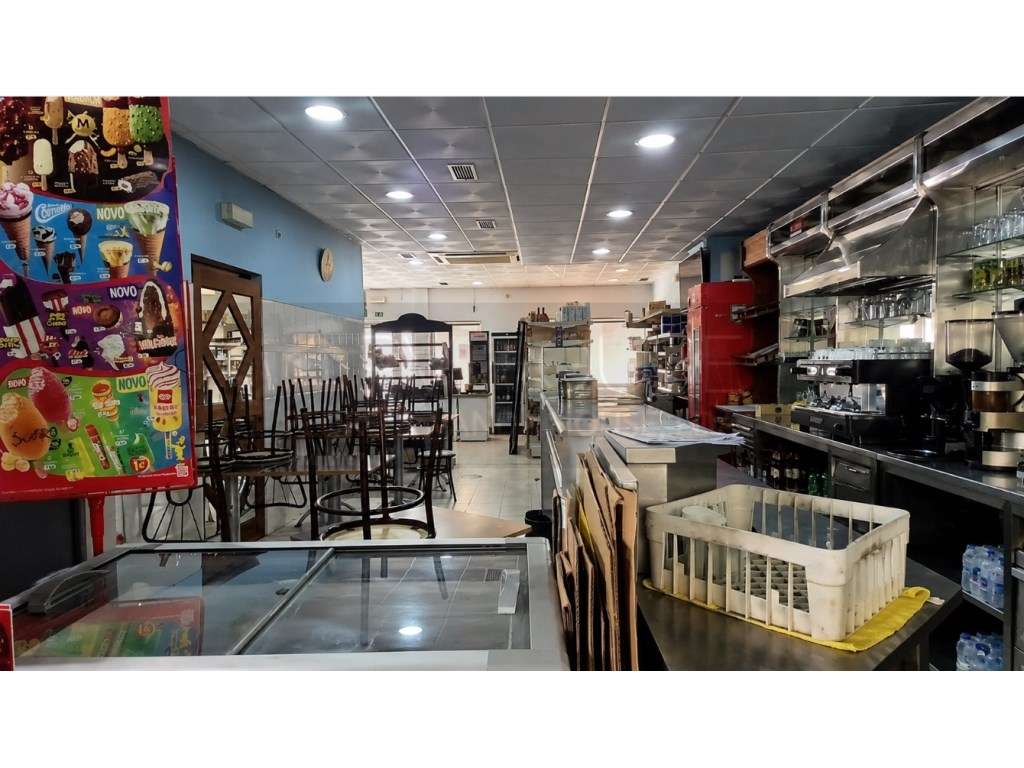Café / Pastelaria / Minimercado na Abrunheira - Sintra - Grande imagem: 5/13