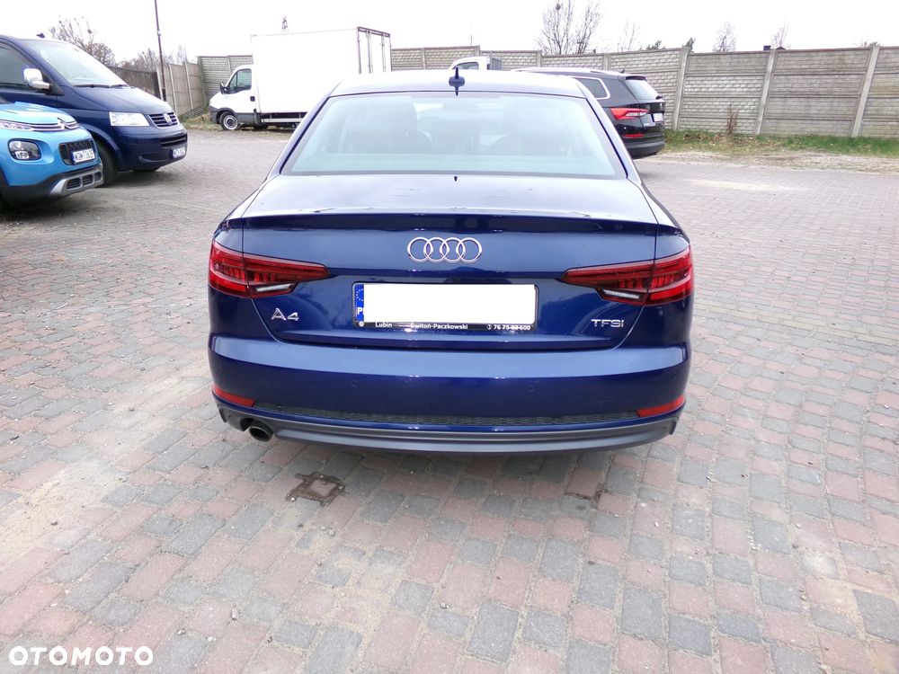 Audi A4 Limousine - 4