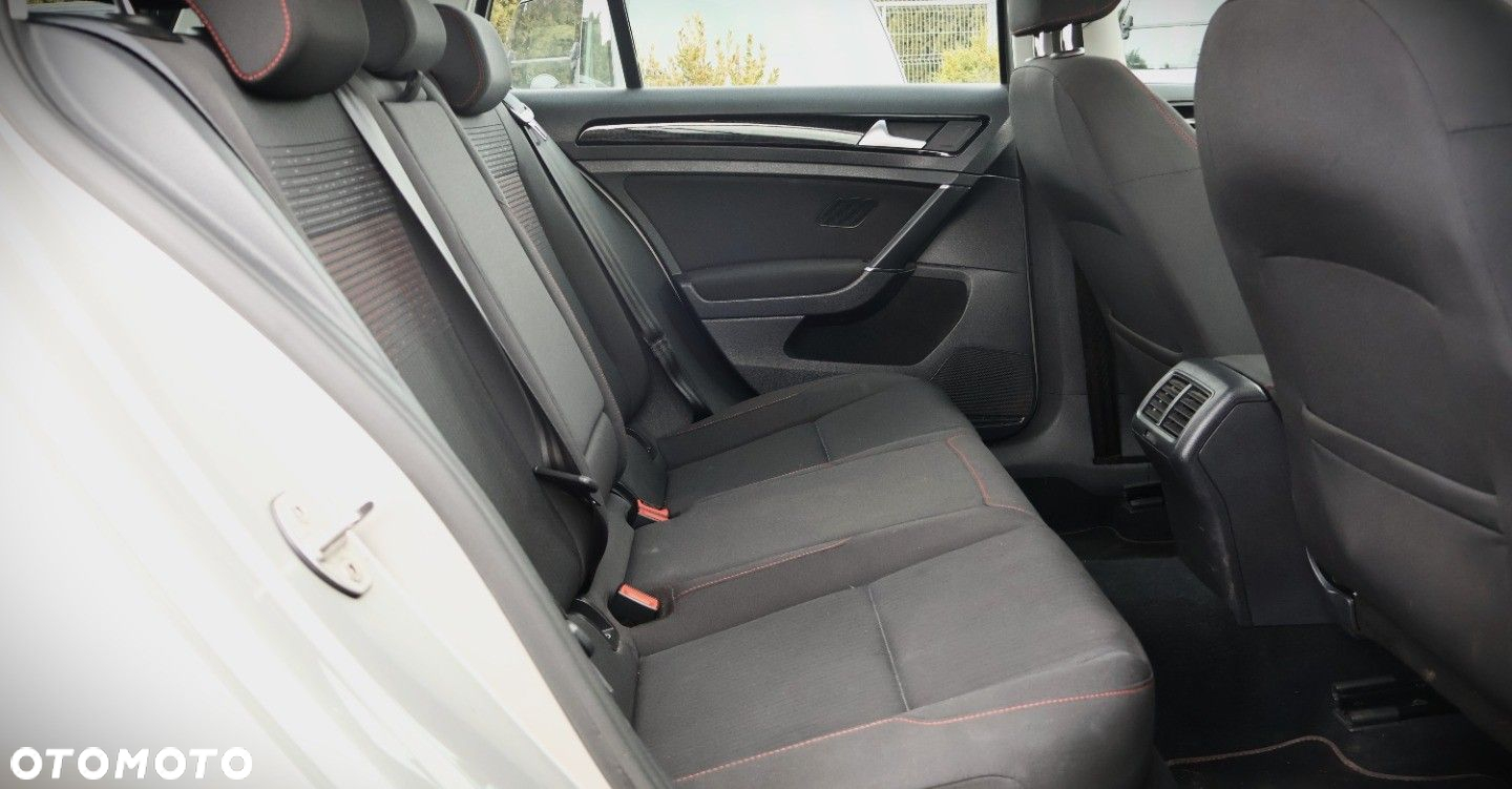 Volkswagen Golf - 15