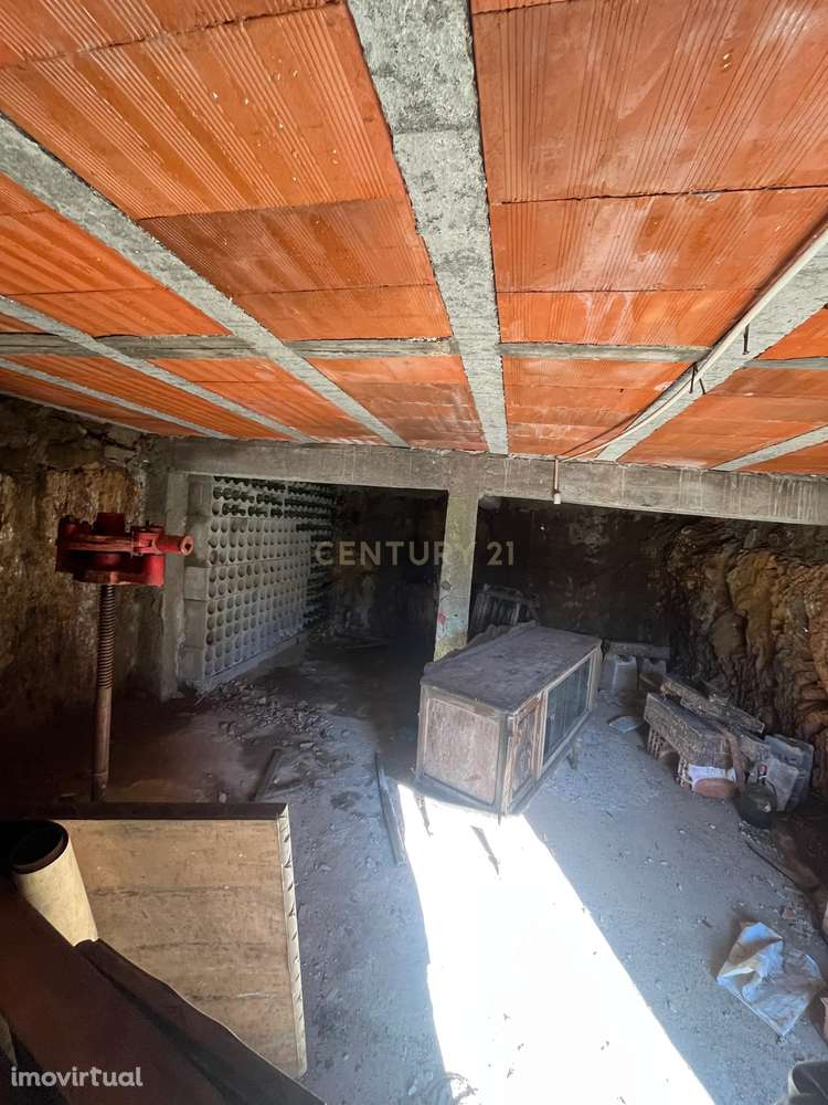 Moradia para reconstrução em São Mamede - Penacova - Grande imagem: 2/17