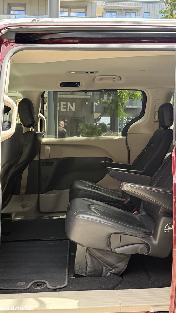 Chrysler Pacifica - 32