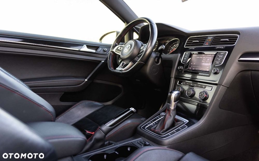 Volkswagen Golf - 5