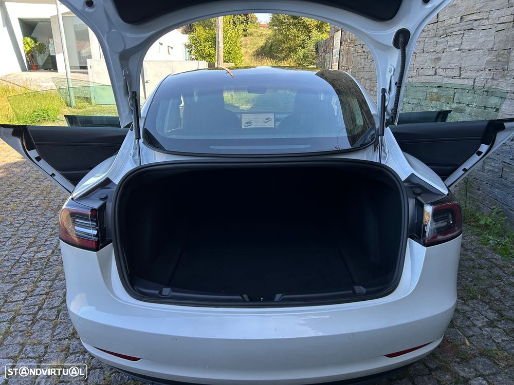 Tesla Model 3 - 24