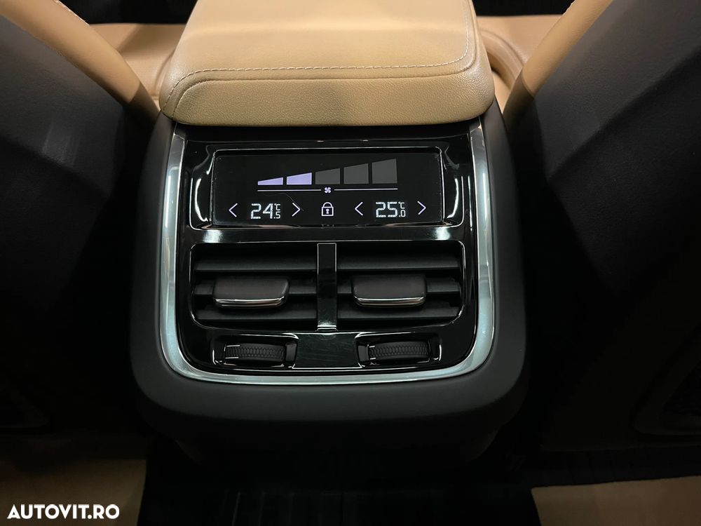 Volvo XC 60 B5 MHEV AT8 AWD Inscription - 24