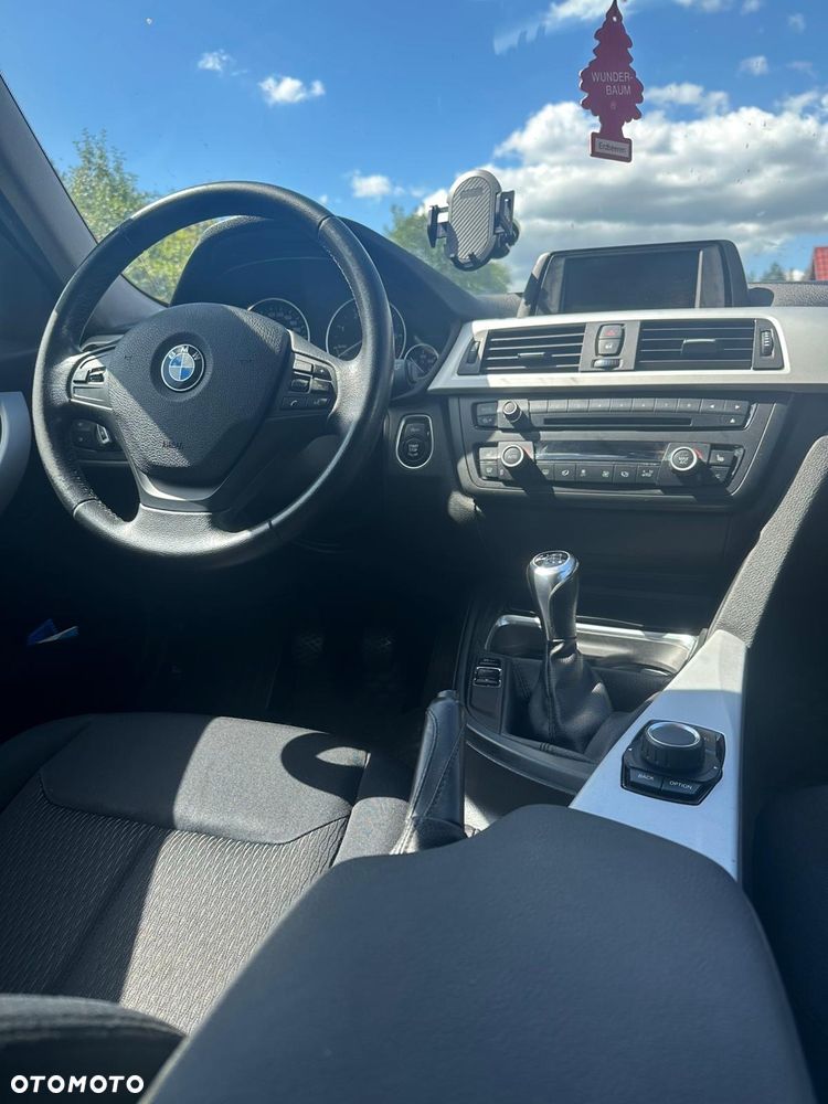 BMW Seria 3 318d - 9