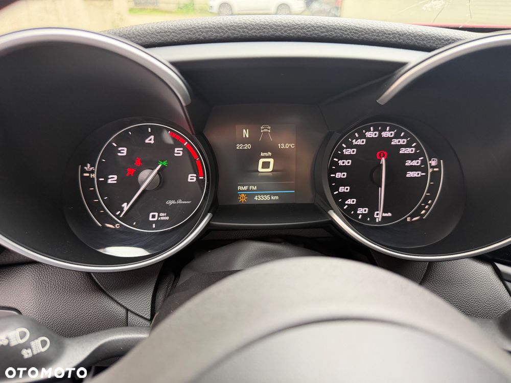 Alfa Romeo Giulia 2.2 - 5