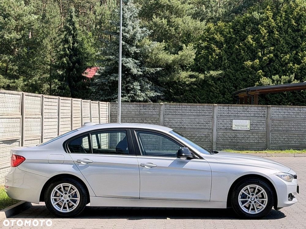 BMW Seria 3 320i Sport Line - 36