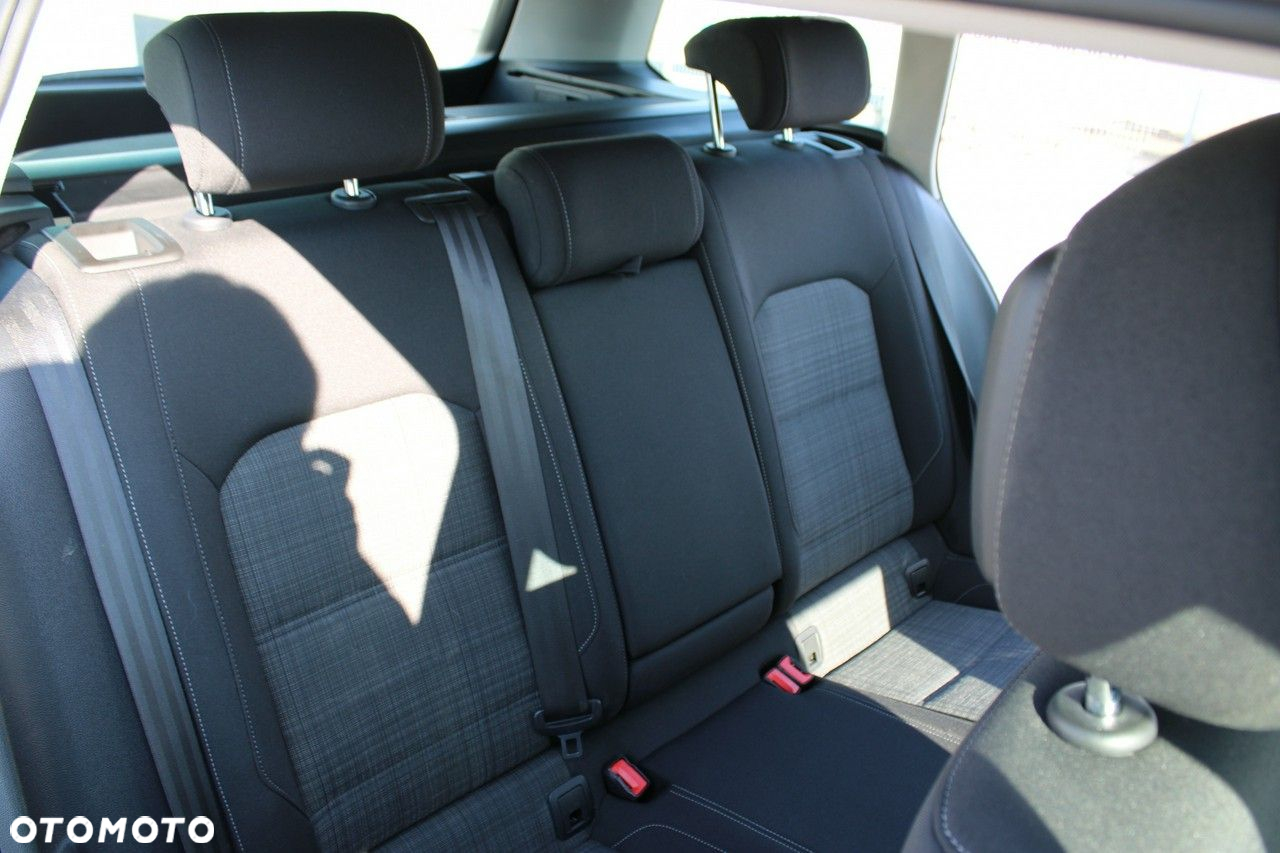 Volkswagen Passat - 12