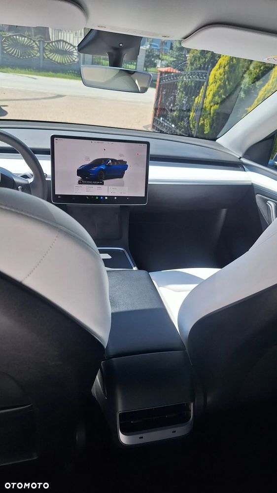 Tesla Model Y - 18