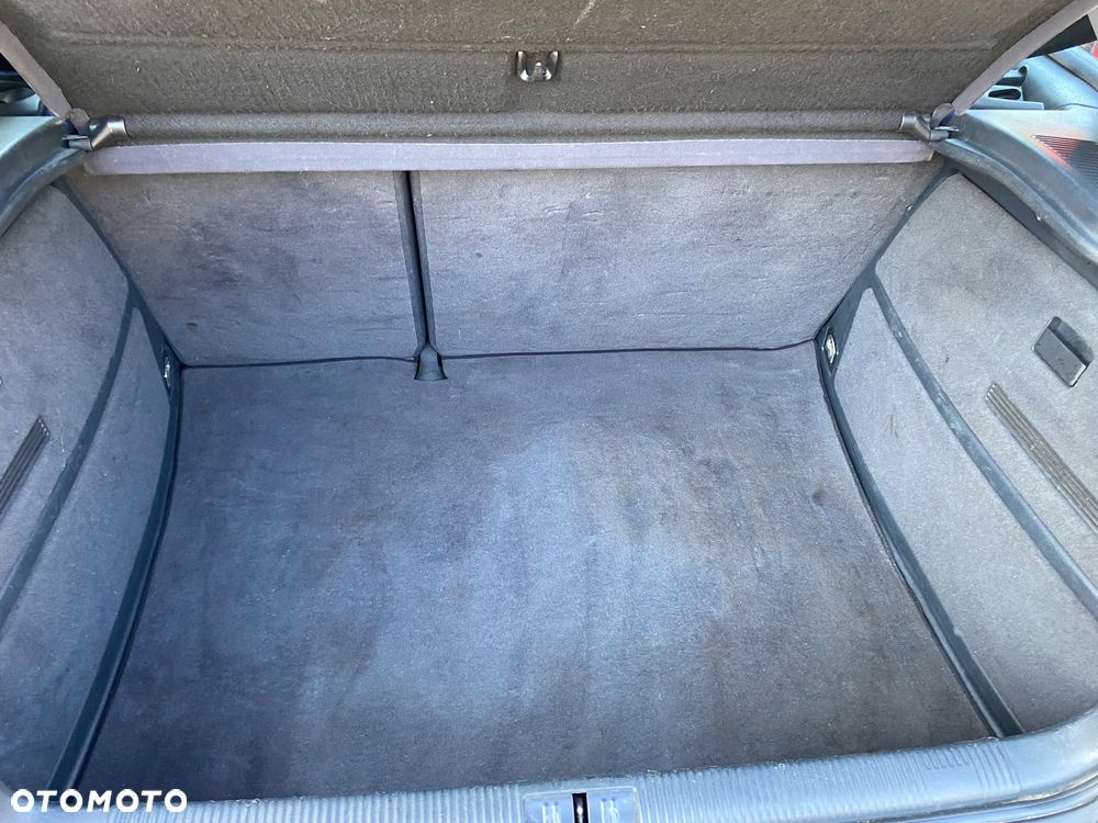 Audi A3 3-drzwiowe 1.6 Ambiente - 23