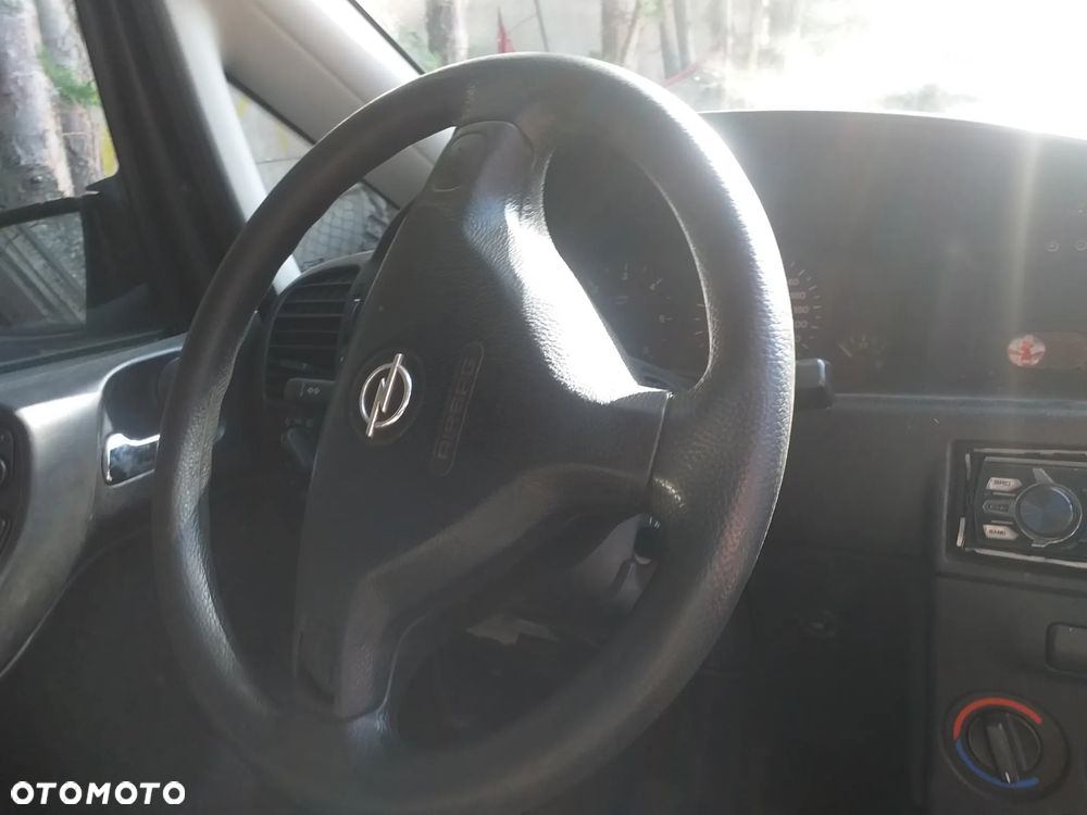 Auto na części - Opel Zafira 116KM benzyna 1999 Silnik Skrzynia Drzwi Maska Klapa Błotnik Zderzak Lampa Szyba Klamka Lusterko Deska Kokpit - 11