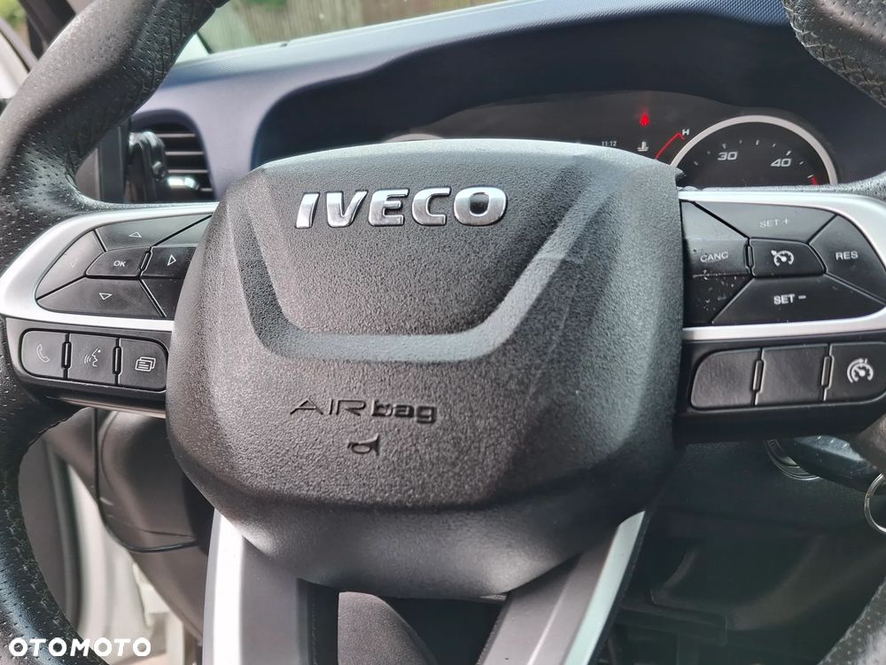 Iveco Daily 35S16 L4H2 Furgon VAN Blaszak Maxi Reflektory Full Led Euro 6 Skrzynia Biegów HI-MATIC 3 Miejsca Kamera Cofania Drzwi tylne Otwierane 270 Stopni Udźwig Haka 3500kg Radar Asystent Pasa Ruchu - 24