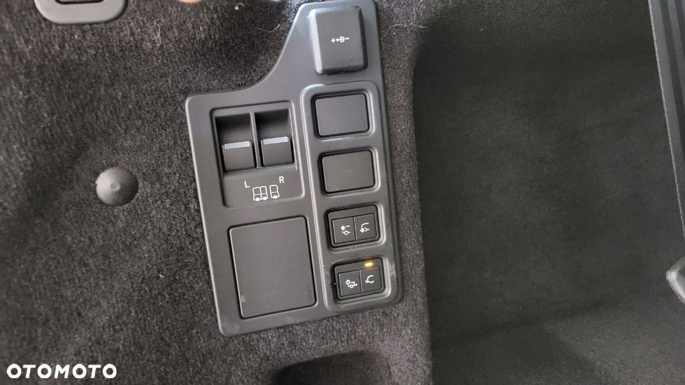 Land Rover Discovery 3.0 D250 mHEV Dynamic SE - 27