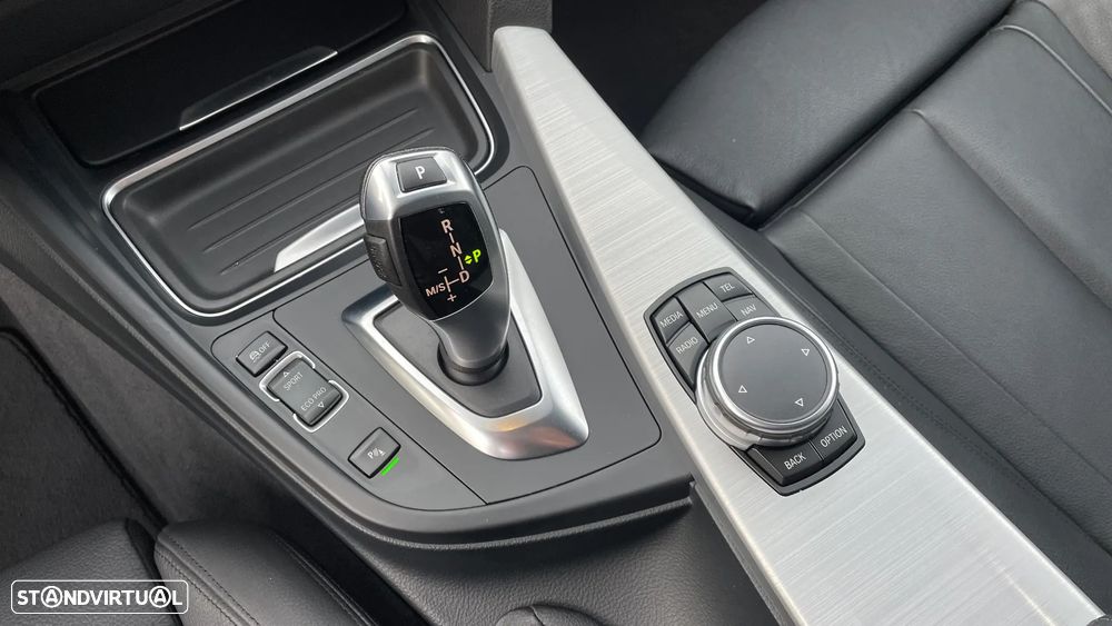 BMW 320 d Auto Line Sport - 16