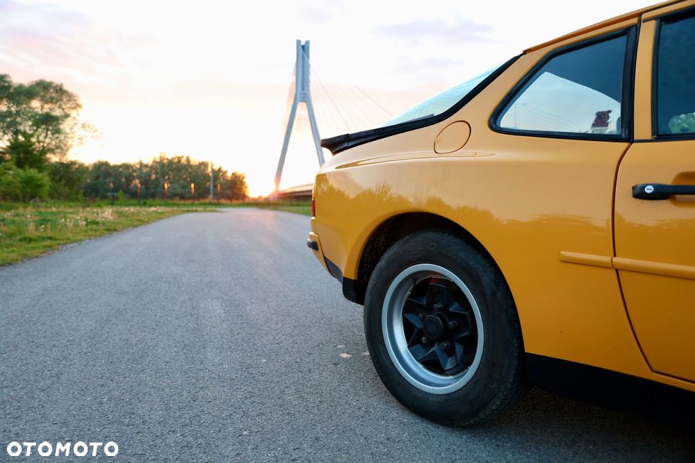 Porsche 944 - 15