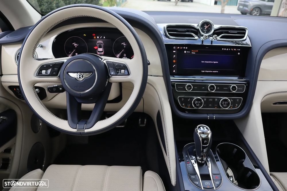 Bentley Bentayga V8 Azure - 45