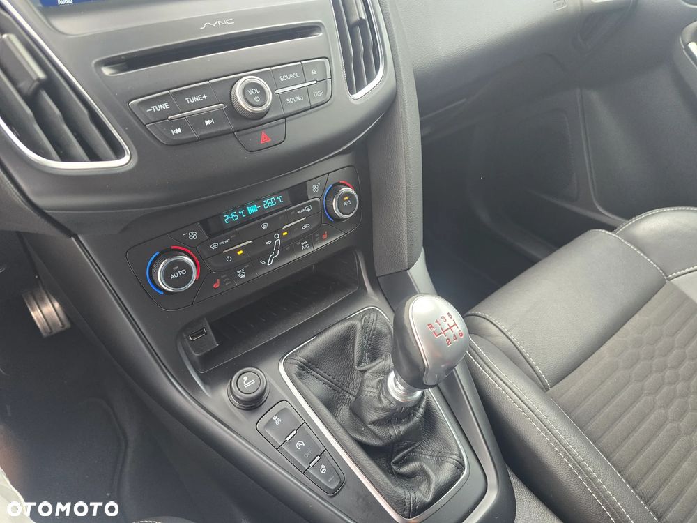 Ford Focus 2.0 EcoBoost ST mit Leder-Exclusiv-Paket - 17