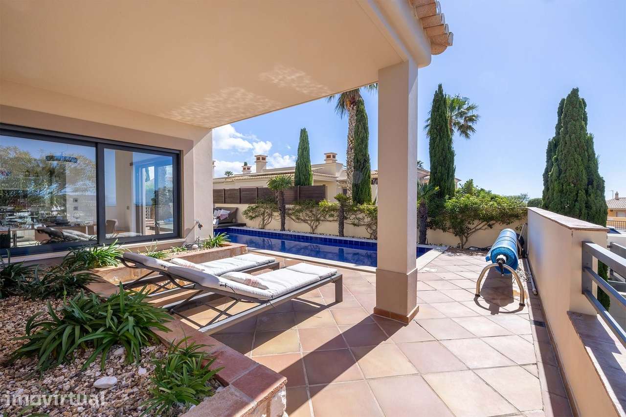 VENDA DE MORADIA MODERNA T4 COM VISTAS MAR E PISCINA EM LUZ - Grande imagem: 4/60