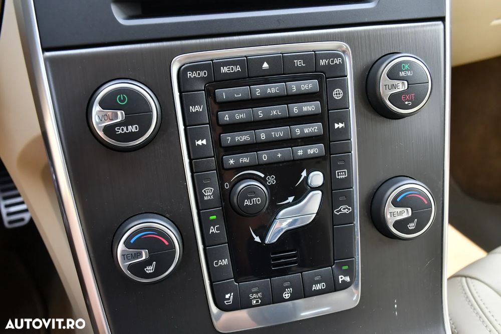 Volvo V60 D6 Plug-In-Hybrid AWD Geartronic Summum - 24