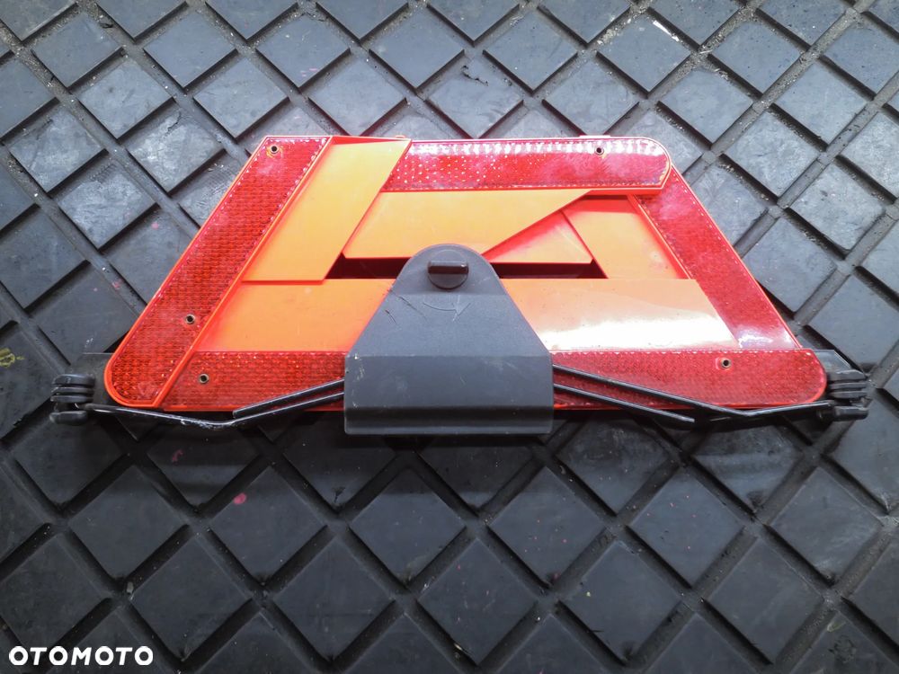 AUDI A4 S4 B5 8D TRÓJKĄT OSTRZEGAWCZY 4B5860251A - 1