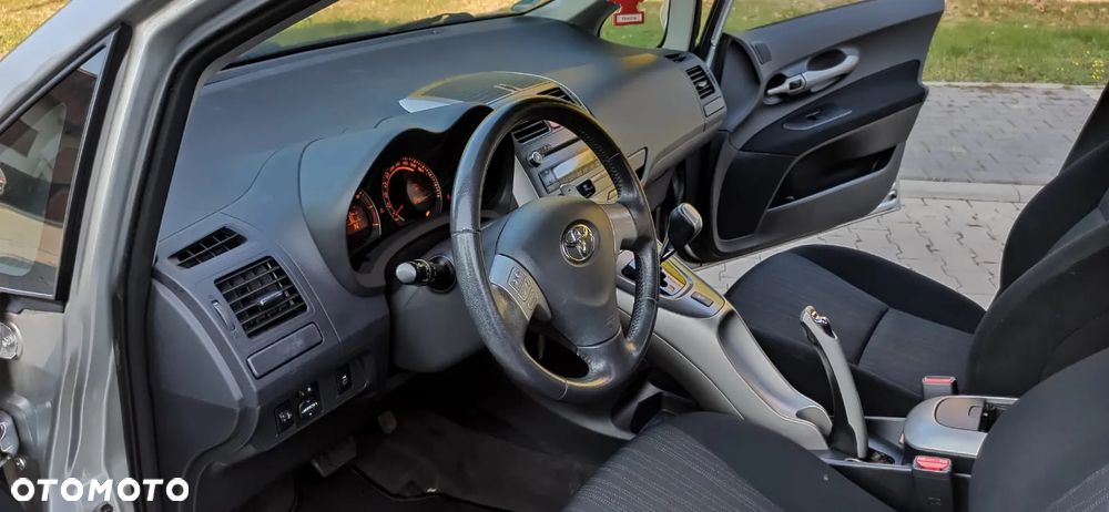 Toyota Auris 1.6 Dynamic MS - 6