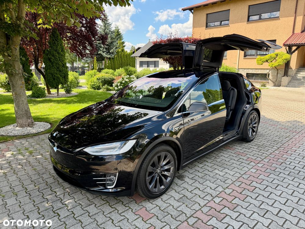 Tesla Model X - 1