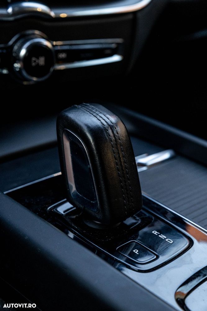 Volvo XC 60 B4 D AWD Ultimate Dark - 13