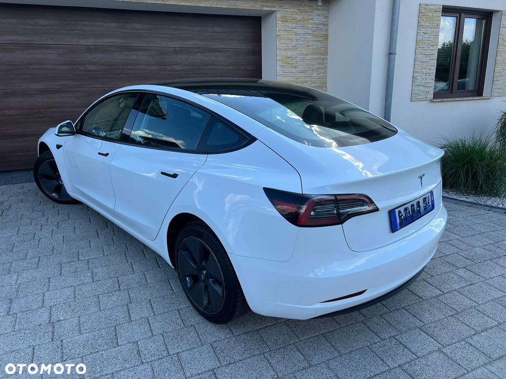 Tesla Model 3 - 8