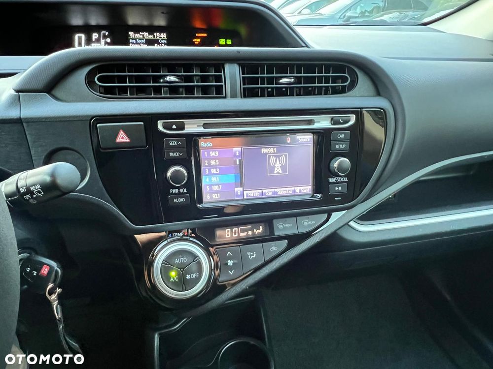 Toyota Prius Hybrid - 8