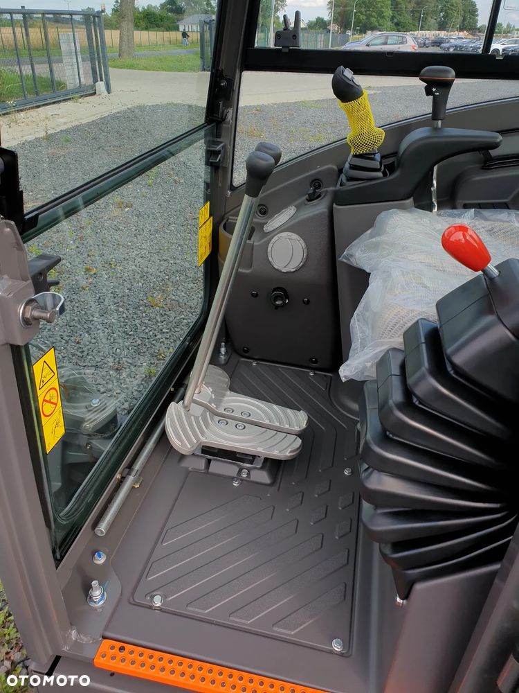 Volvo EC18E, DŁUGIE RAMIĘ, DODATKOWA PRZECIWWAGA, ROZSUWANE GĄSIENICE, 3 ŁYŻKI + SZYBKOZŁĄCZE VOLVO, NOWA DOSTĘPNA OD RĘKI, GWARANCJA Volvo Polska - 10