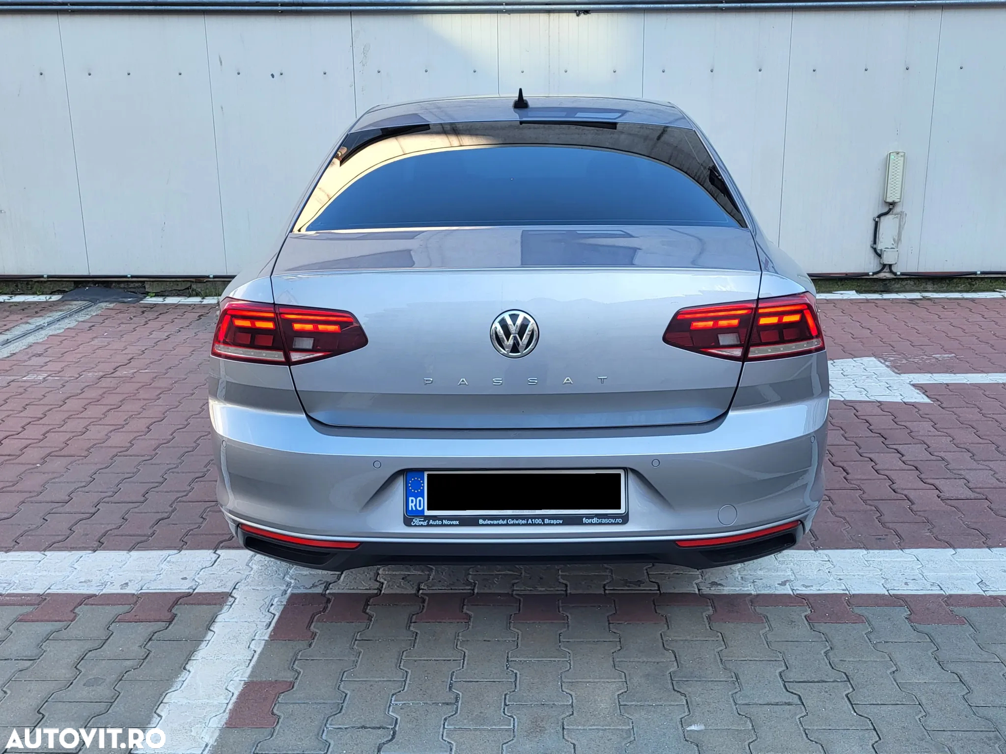 Volkswagen Passat 2.0 TDI Advance - 4