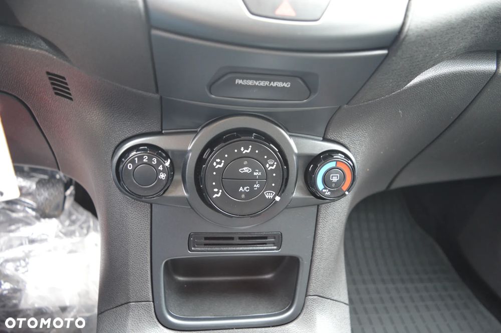 Ford Fiesta 1.25 Champions Edition - 26