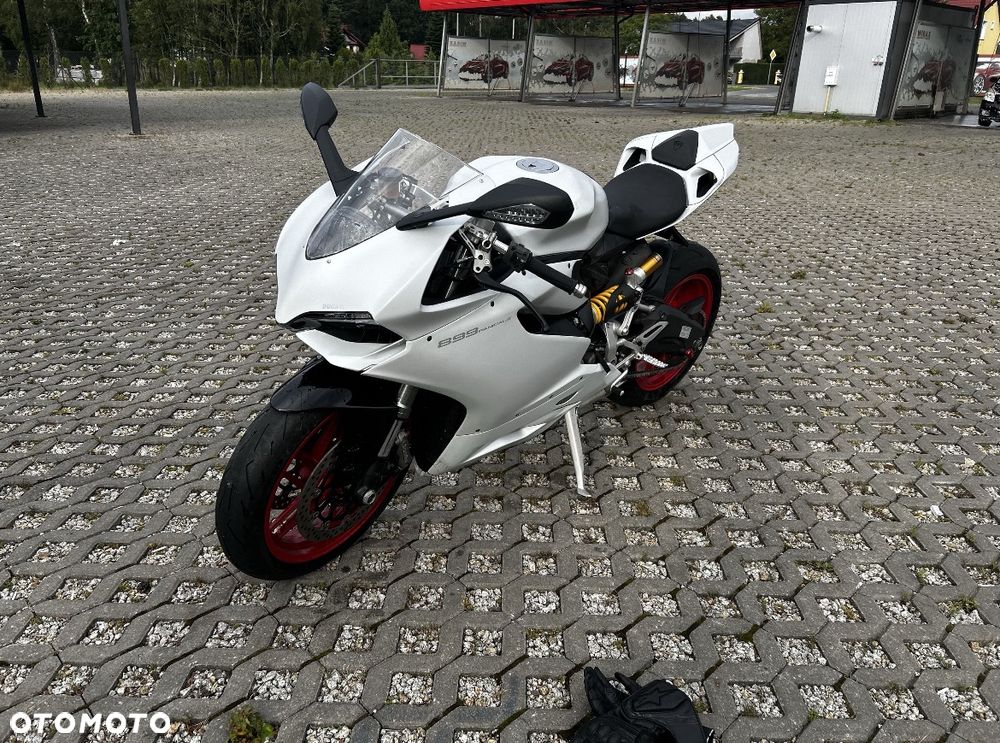 Ducati Panigale 899 - 1