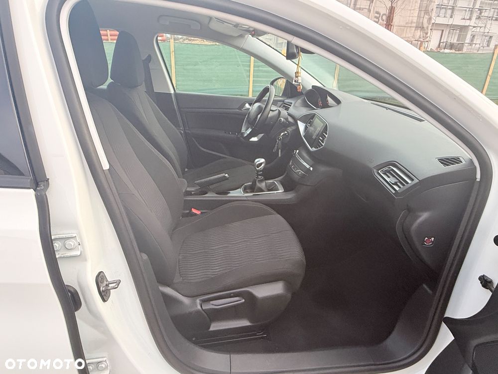 Peugeot 308 1.6 THP Active - 31