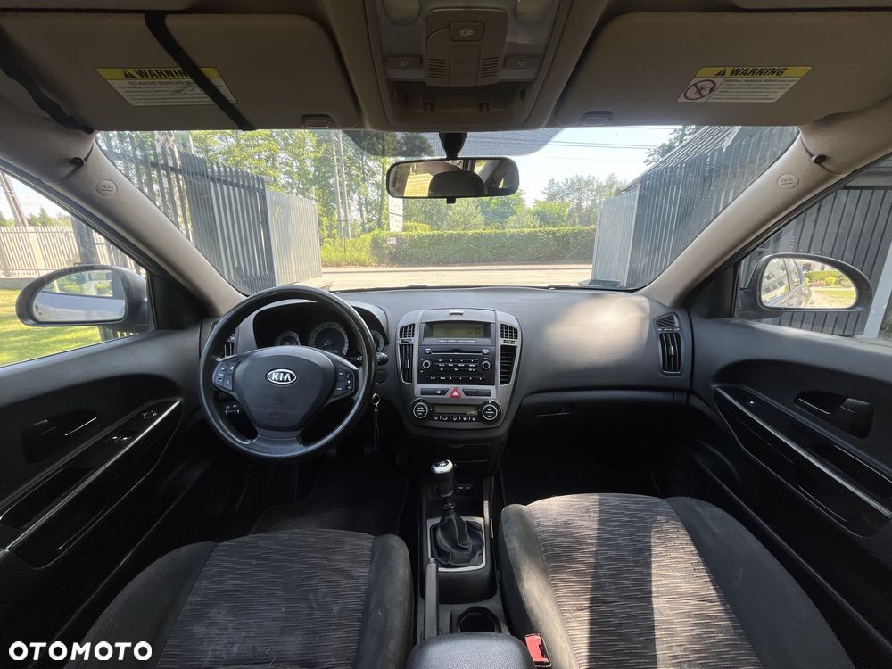 Kia Ceed - 8