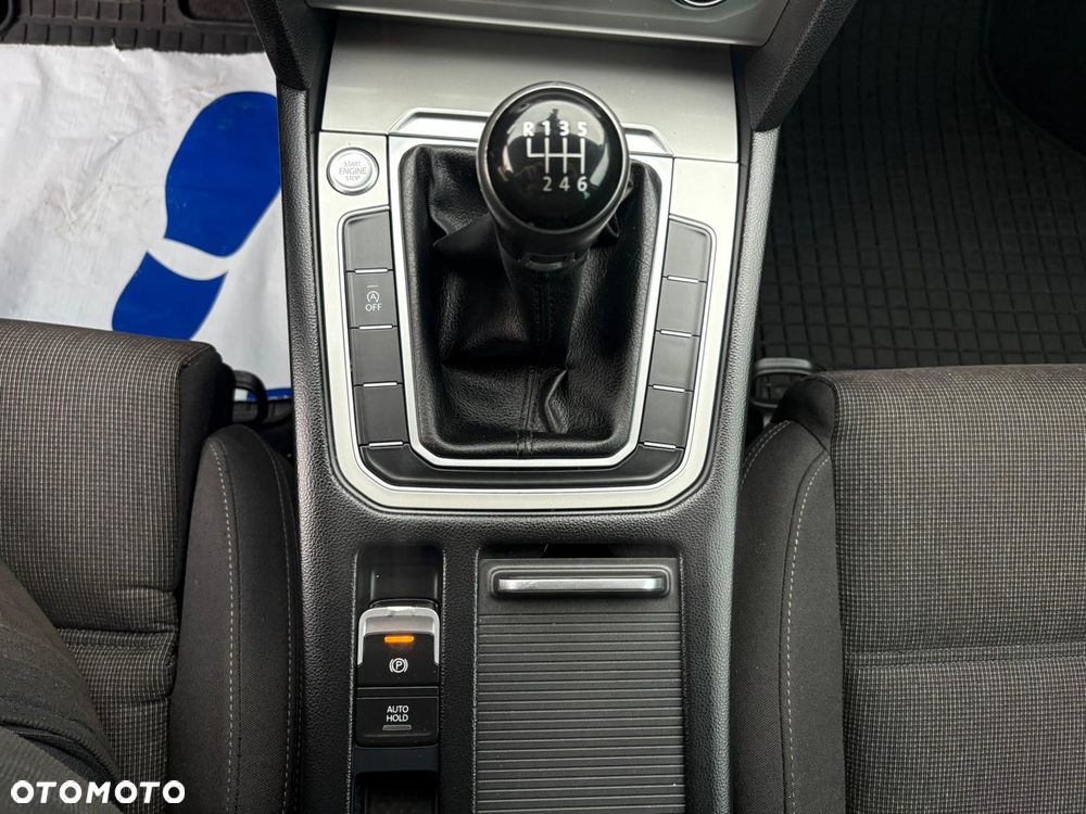 Volkswagen Passat 2.0 TDI (BlueMotion Technology) Highline - 18