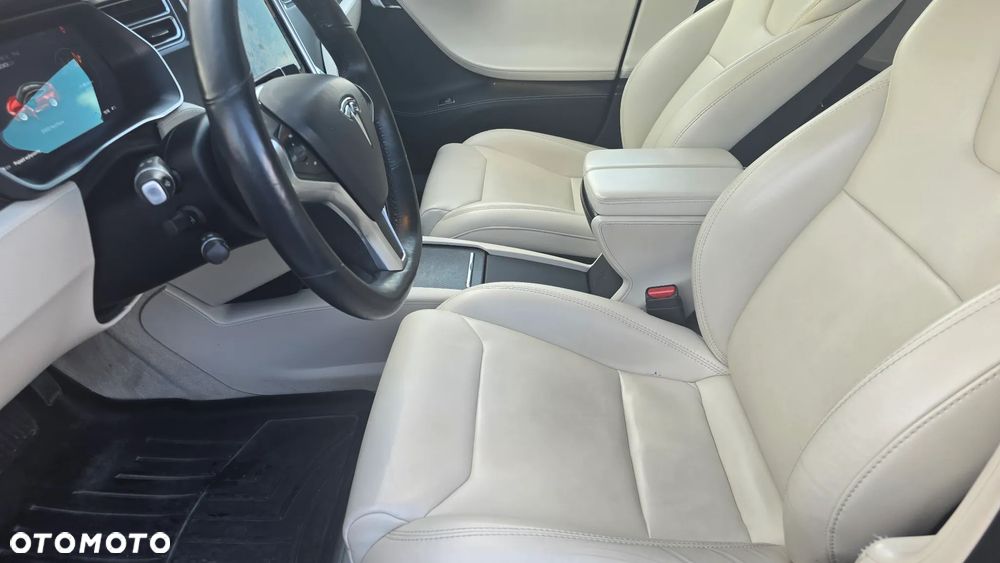 Tesla Model S - 27