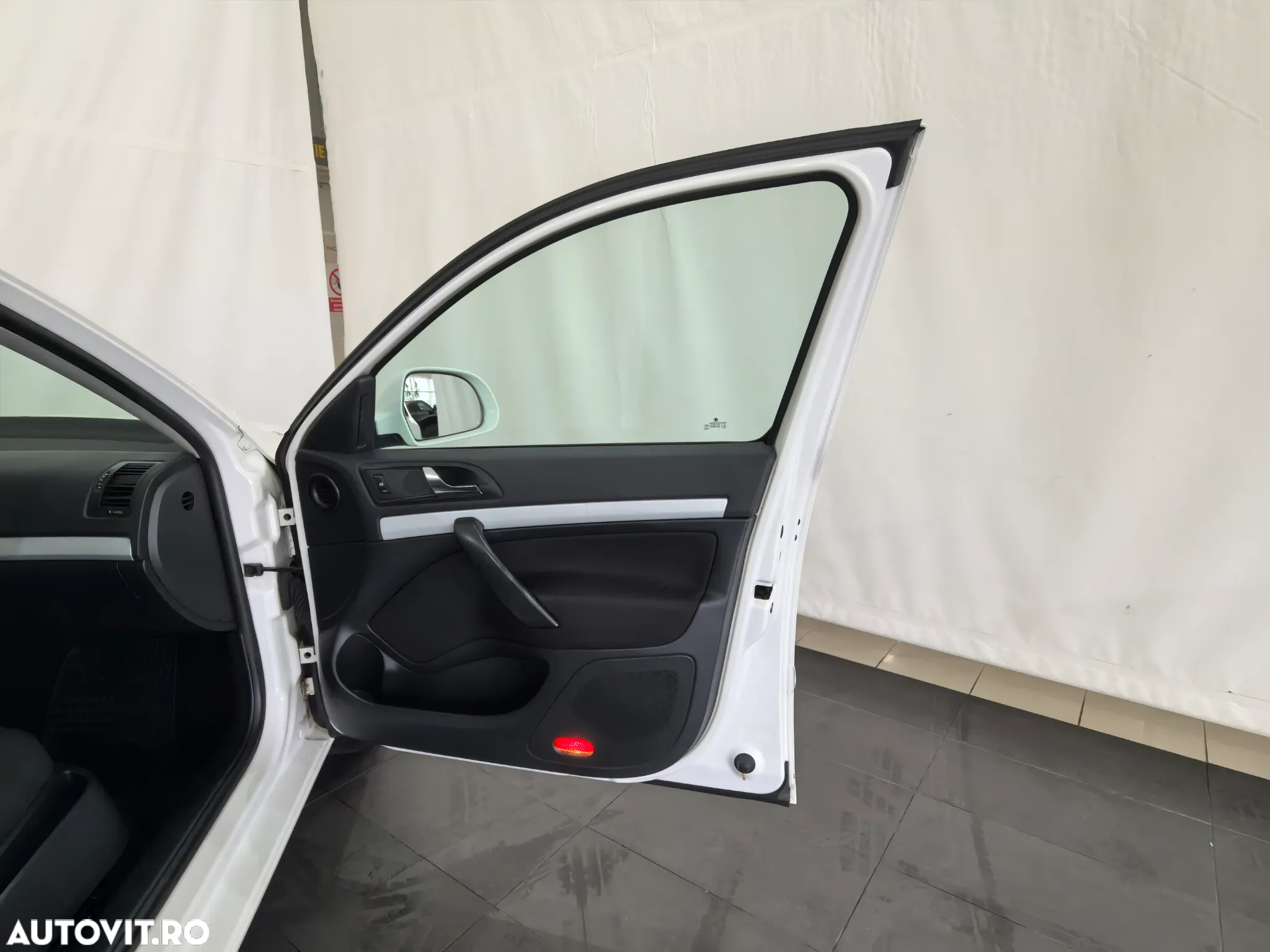 Skoda Octavia 1.6 TDI Ambiente - 25