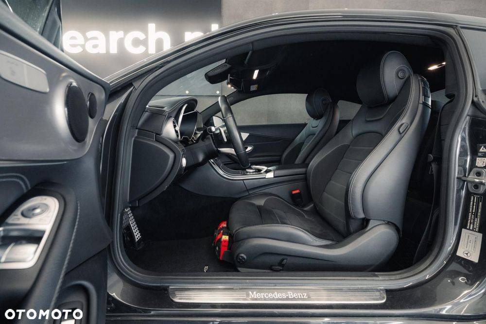 Mercedes-Benz Klasa C 300 9G-TRONIC - 14