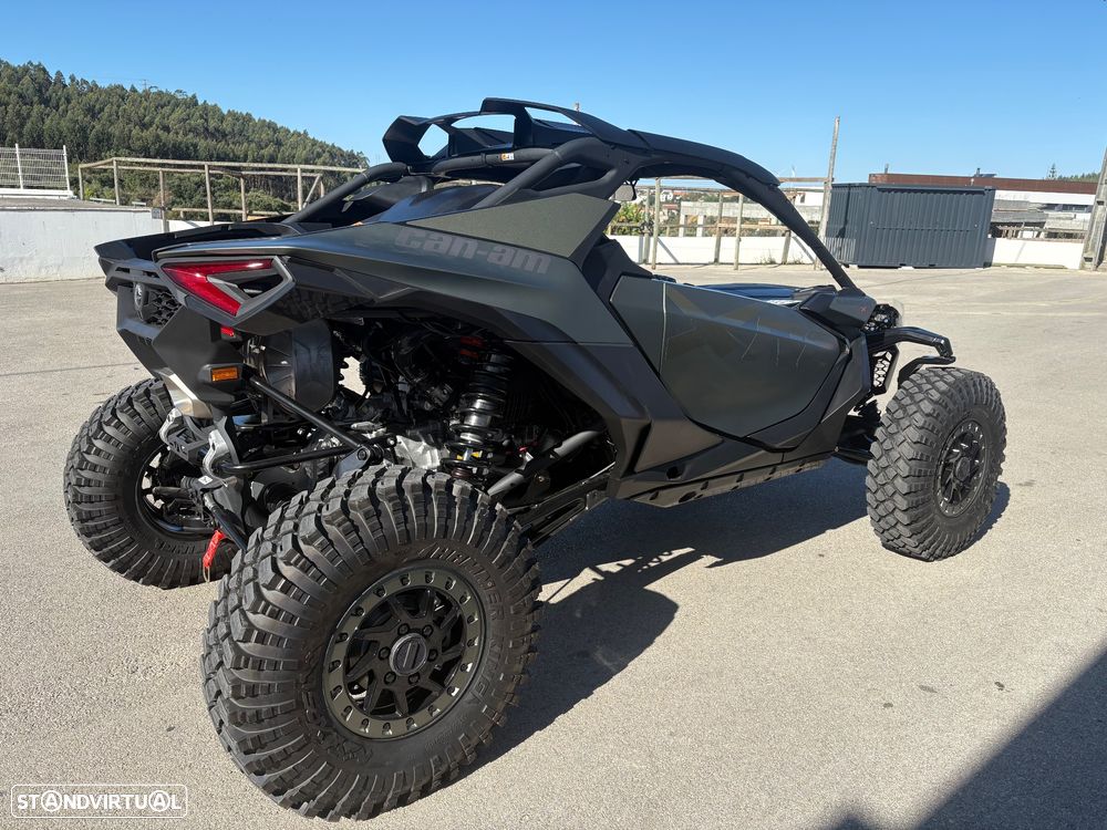 Can-Am Maverick R XRC - 4