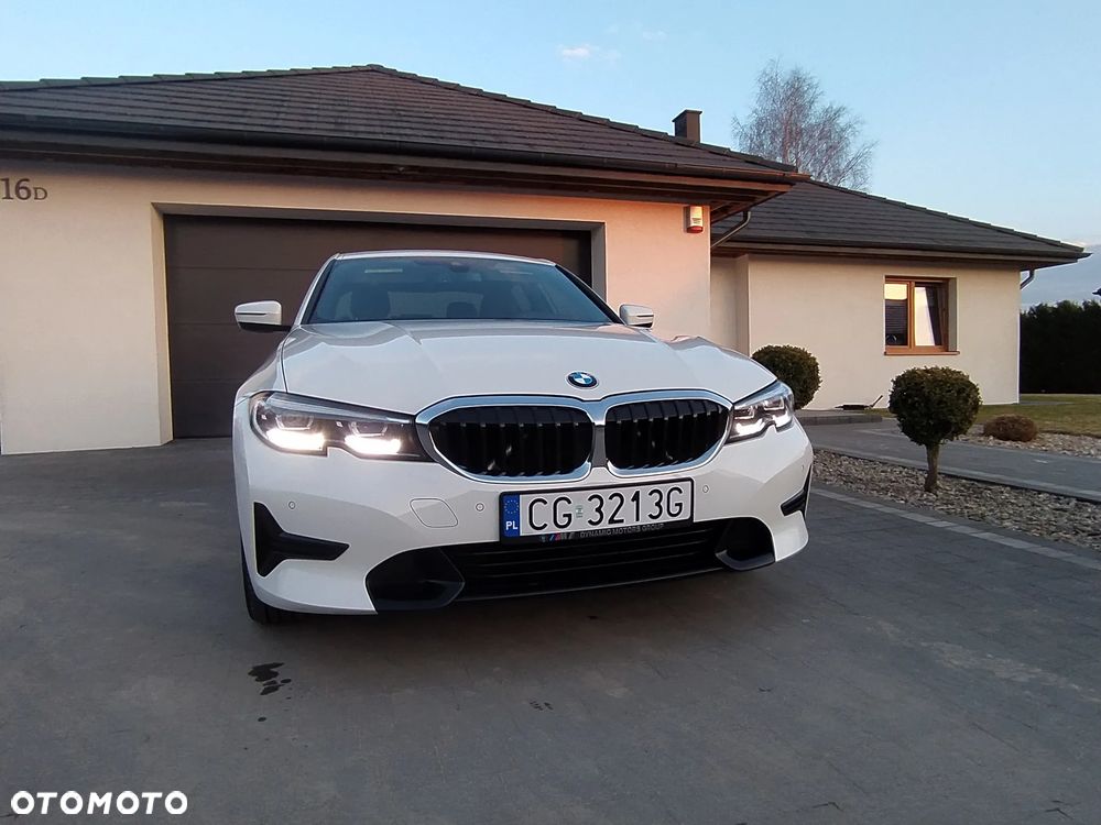 BMW Seria 3 330i Sport Line - 3